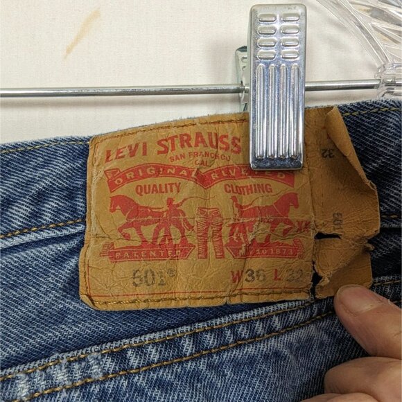 LEVIS 501 Button Fly distressed pockets‎ Mens Jeans sz 36 32 - Picture 9 of 16